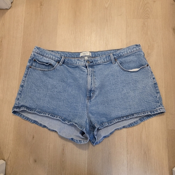 Abercrombie & Fitch Pants - Abercrombie & Fitch Light Wash Mom Short High Rise Denim Shorts Curve Love Sz 22